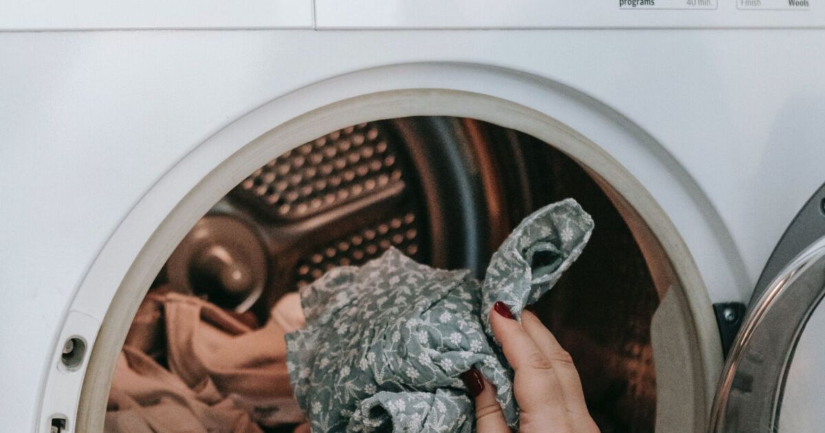 Blöt tvätt i tvättmaskinen